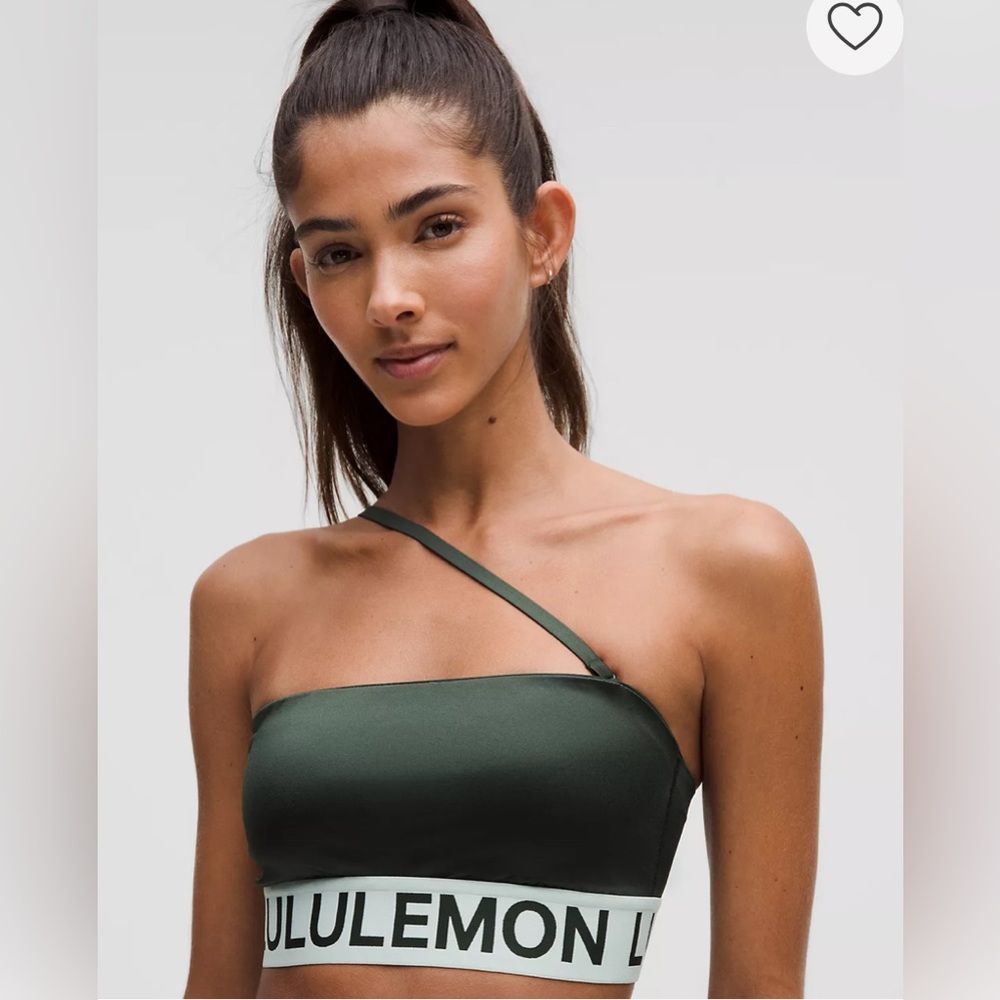 NWT Satin Shine Logo Train Bra
Light Support, A/B Cup size XS